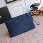 CLUTCH 28 IN NAVY BLUE RE-NYLON - 图片 4