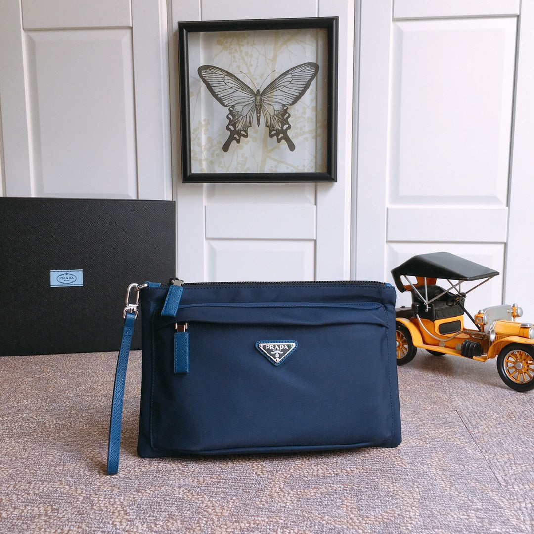 1560827064_3891972166_0.jpg CLUTCH 28 IN NAVY BLUE RE-NYLON - 图片 1