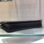 CLUTCH 26 IN BLACK GRAINED CALFSKIN TRIANGLE LOGO - 图片 5