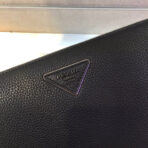 CLUTCH 26 IN BLACK GRAINED CALFSKIN TRIANGLE LOGO - 图片 6