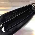 CLUTCH 26 IN BLACK GRAINED CALFSKIN TRIANGLE LOGO - 图片 8