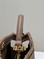 PEEKABOO ISEEU 27 IN BROWN SMOOTH CALFSKIN WITH WOVEN TRIM GOLD HARDWARE - 图片 8