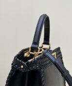 PEEKABOO ISEEU 27 IN BLACK SMOOTH CALFSKIN WITH WOVEN TRIM GOLD HARDWARE - 图片 4