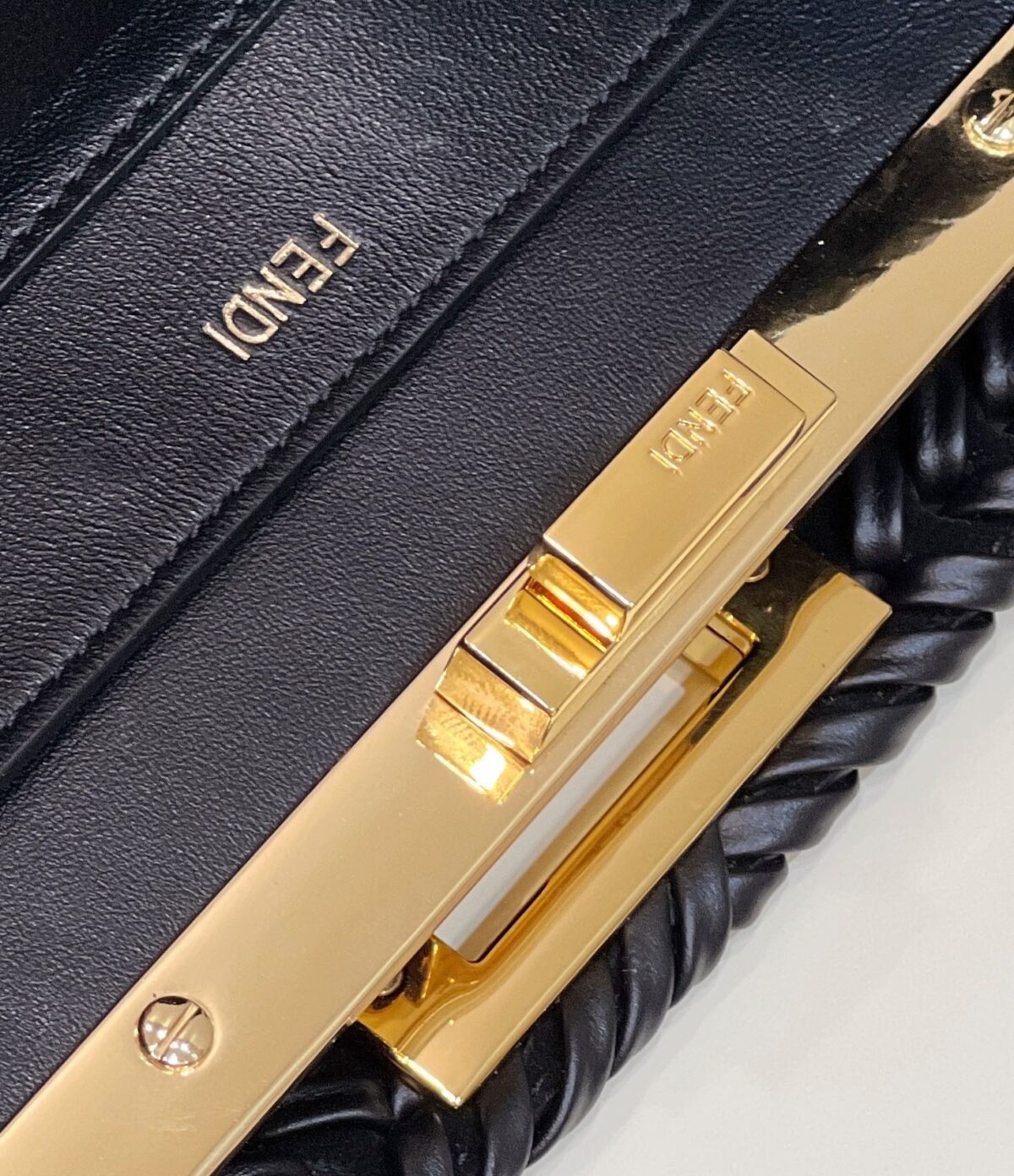 PEEKABOO ISEEU 27 IN BLACK SMOOTH CALFSKIN WITH WOVEN TRIM GOLD HARDWARE - 图片 7