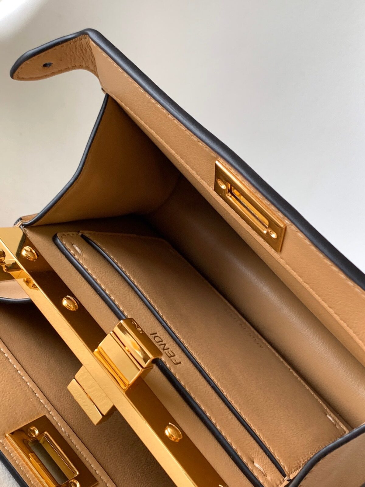 Peekaboo ISeeU Petite 20 Bag Light Brown Lambskin Ghw - 图片 5