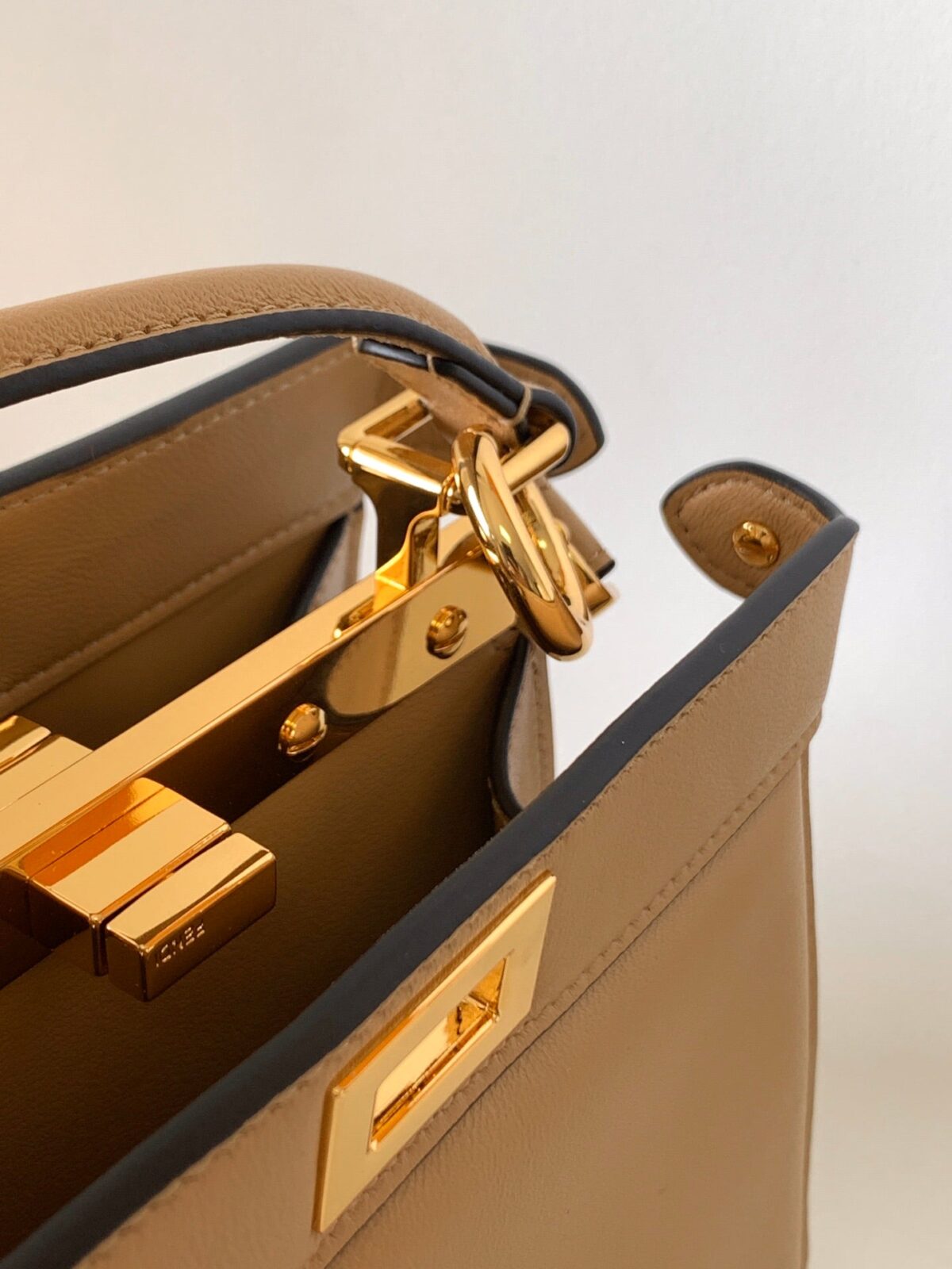 Peekaboo ISeeU Petite 20 Bag Light Brown Lambskin Ghw - 图片 7