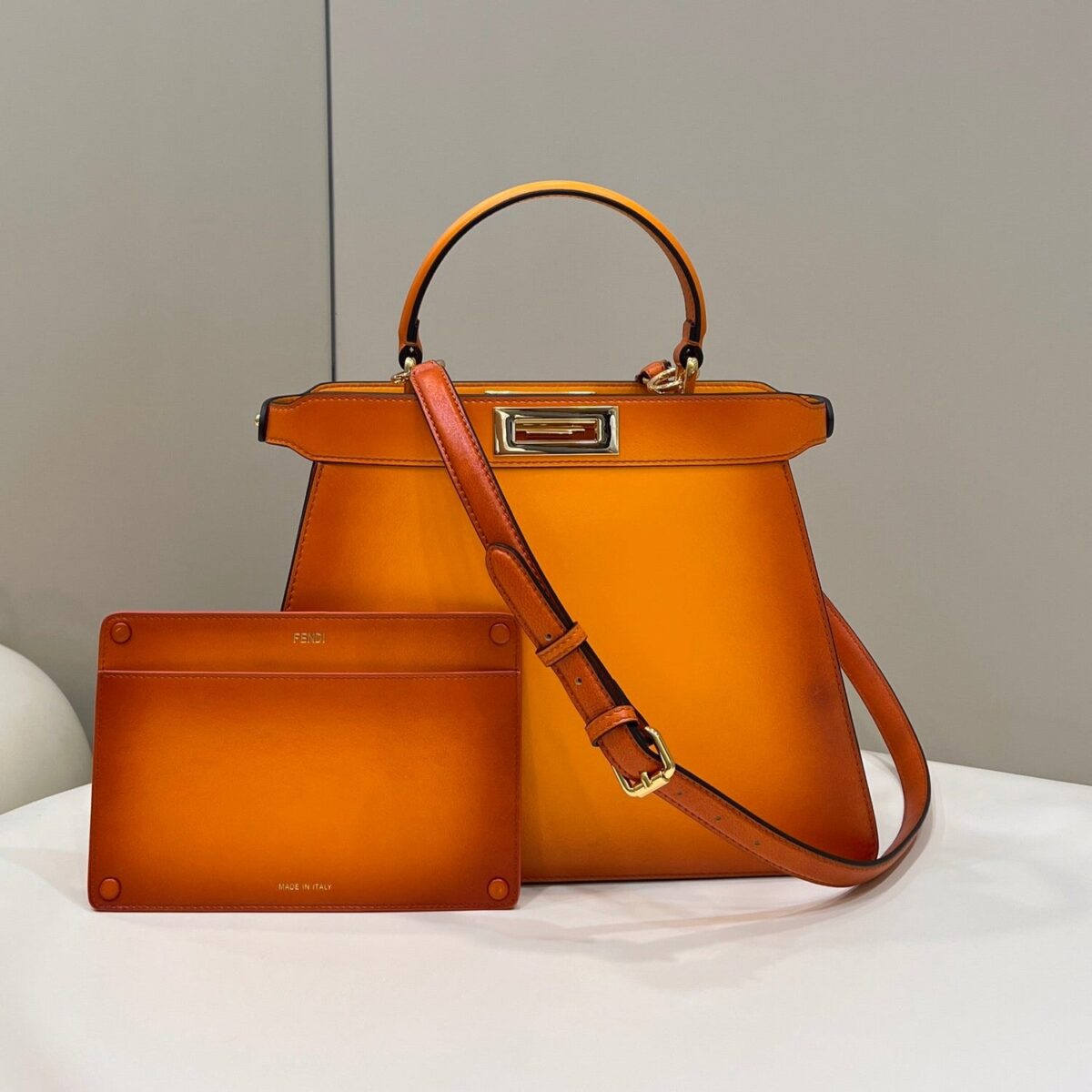 PEEKABOO ISEEU 33 IN ORANGE OMBRE SMOOTH CALFSKIN GOLD HARDWARE - 图片 1