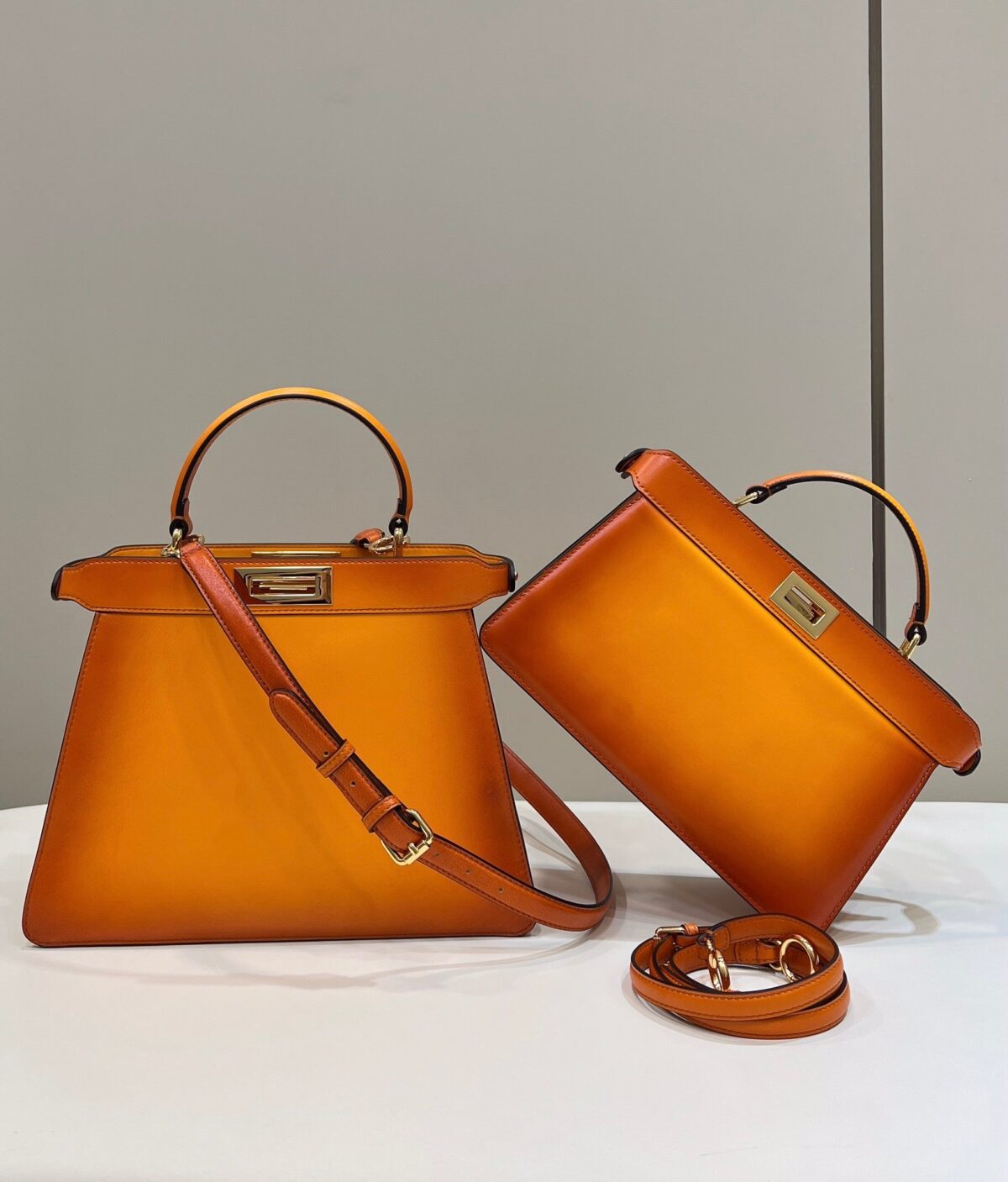 PEEKABOO ISEEU 33 IN ORANGE OMBRE SMOOTH CALFSKIN GOLD HARDWARE - 图片 6