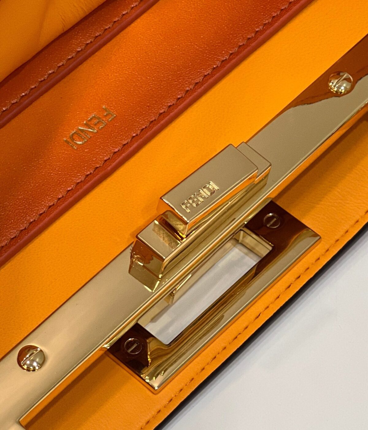 PEEKABOO ISEEU 33 IN ORANGE OMBRE SMOOTH CALFSKIN GOLD HARDWARE - 图片 7