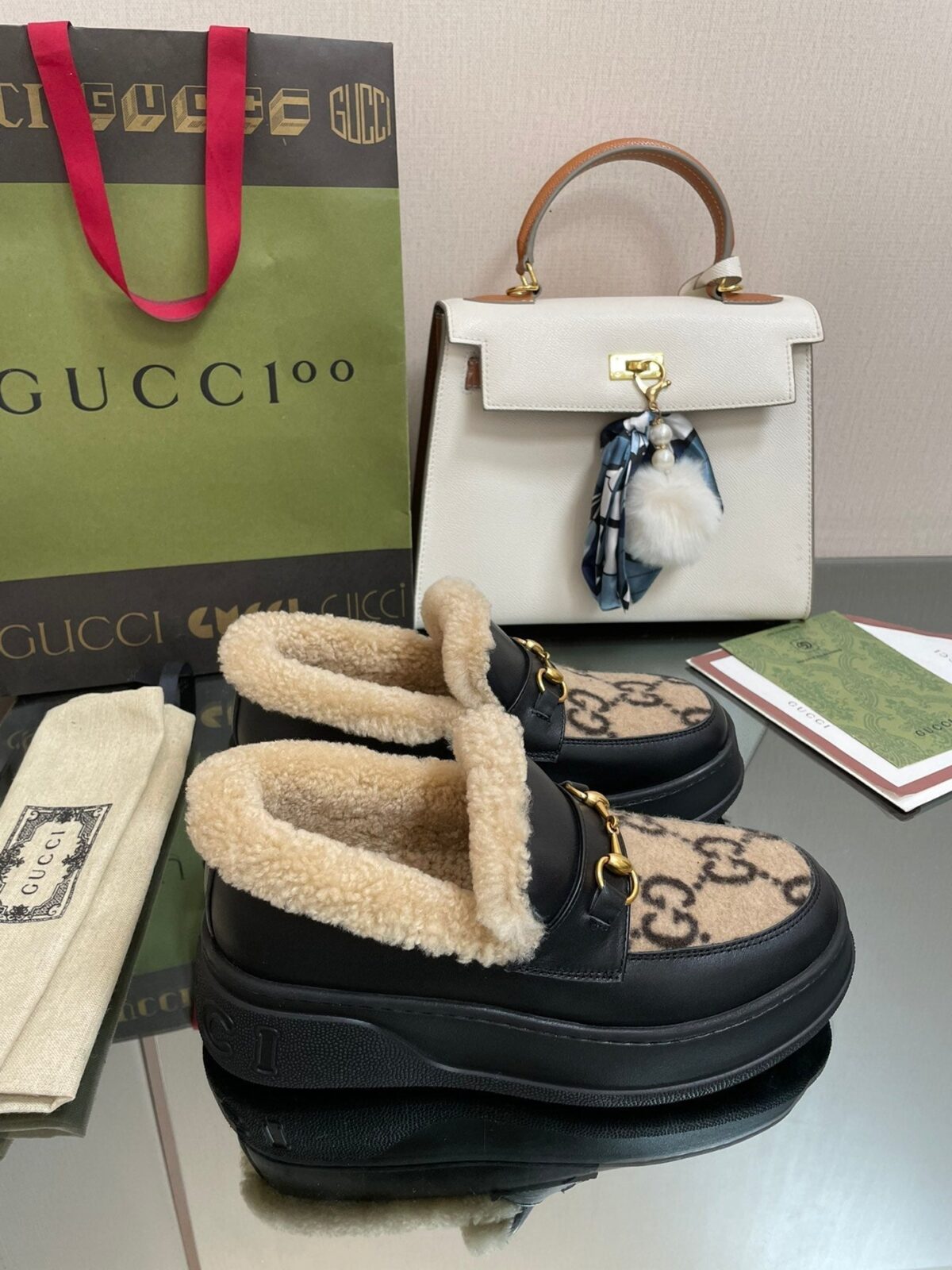 GG LOAFER IN CAMEL BROWN JACQUARD AND BLACK CALFSKIN WITH BEIGE WOOL LINING - 图片 3