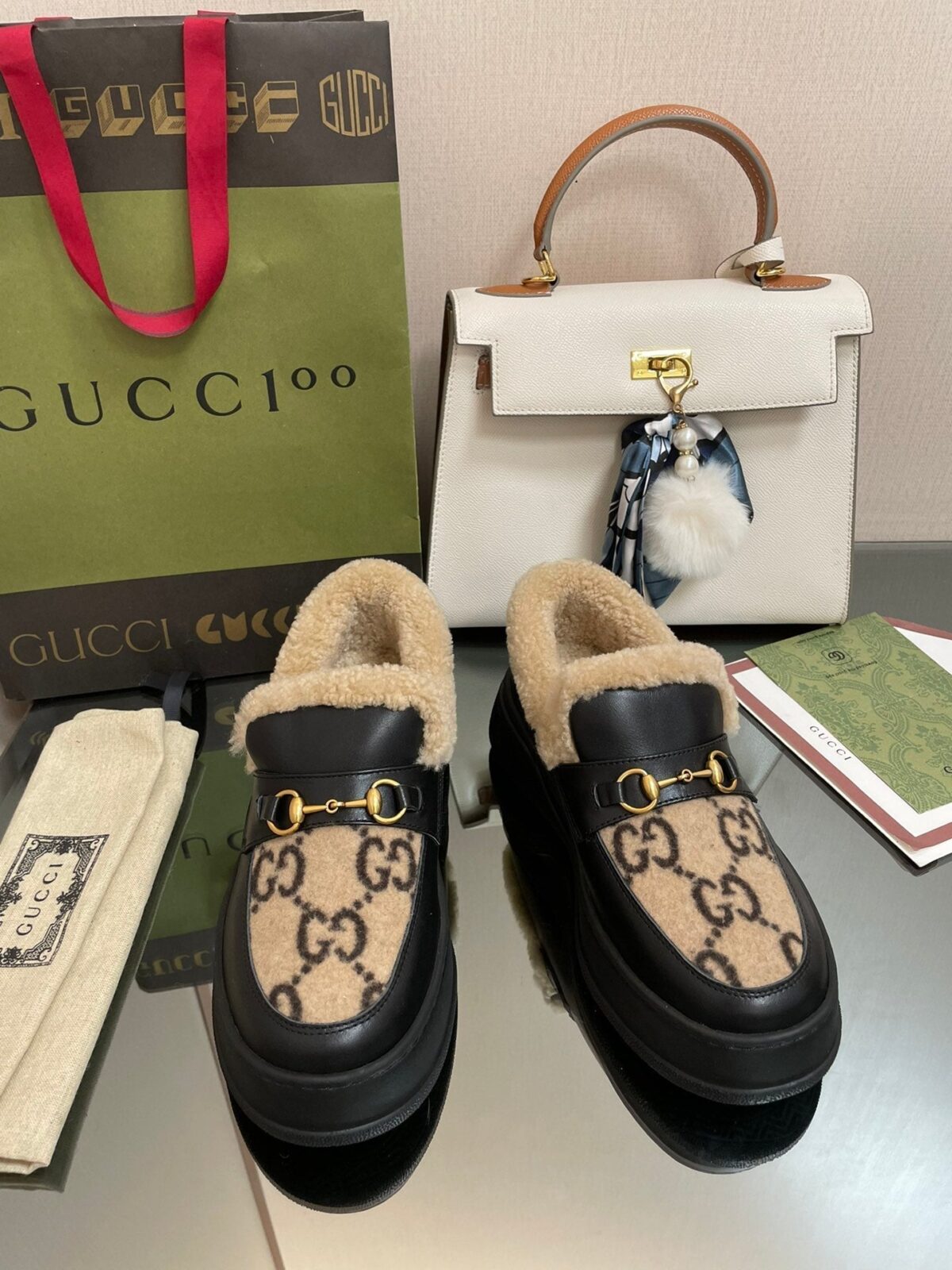GG LOAFER IN CAMEL BROWN JACQUARD AND BLACK CALFSKIN WITH BEIGE WOOL LINING - 图片 2