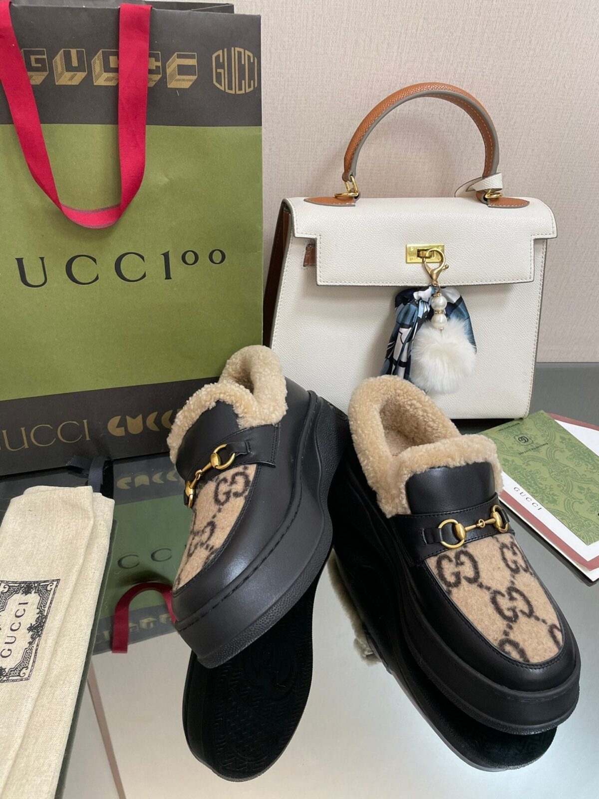 GG LOAFER IN CAMEL BROWN JACQUARD AND BLACK CALFSKIN WITH BEIGE WOOL LINING - 图片 6
