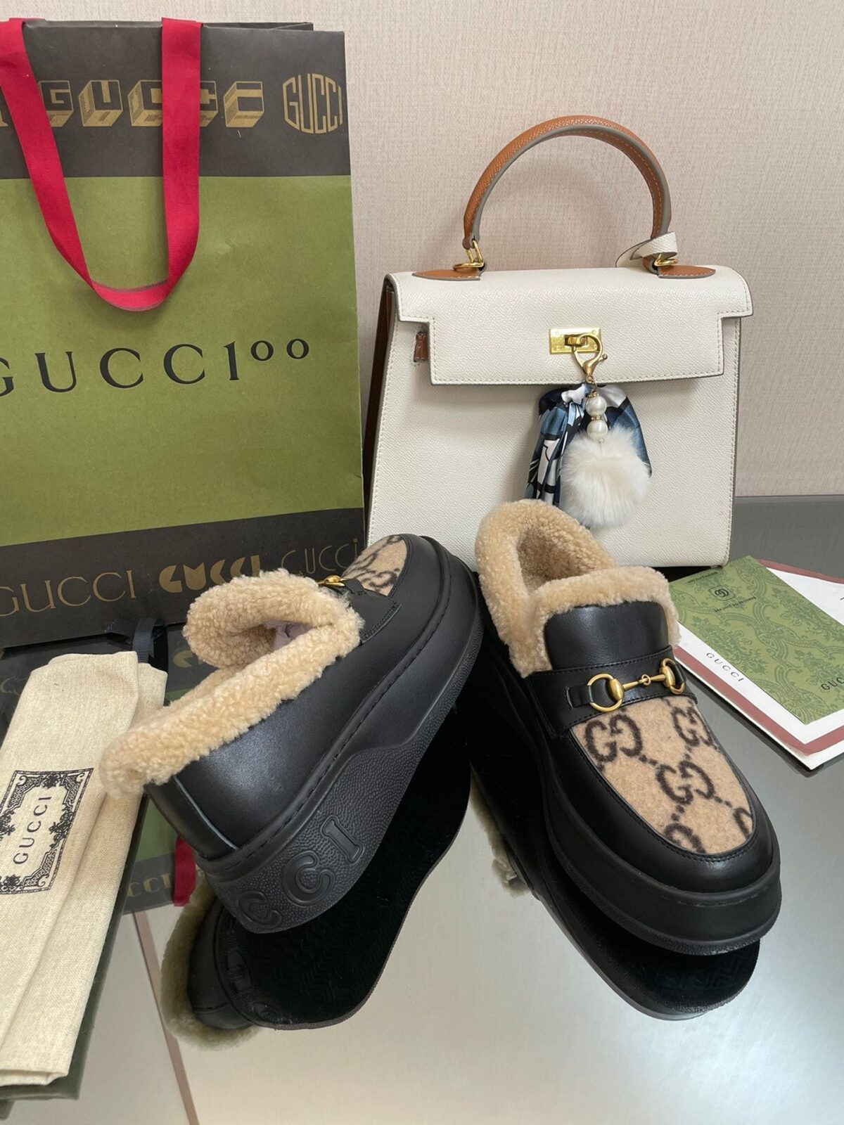 GG LOAFER IN CAMEL BROWN JACQUARD AND BLACK CALFSKIN WITH BEIGE WOOL LINING - 图片 4