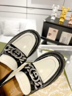 GG LOAFER WITH GG CHAINS GLOSSY BLACK AND WHITE CALFSKIN - 图片 6