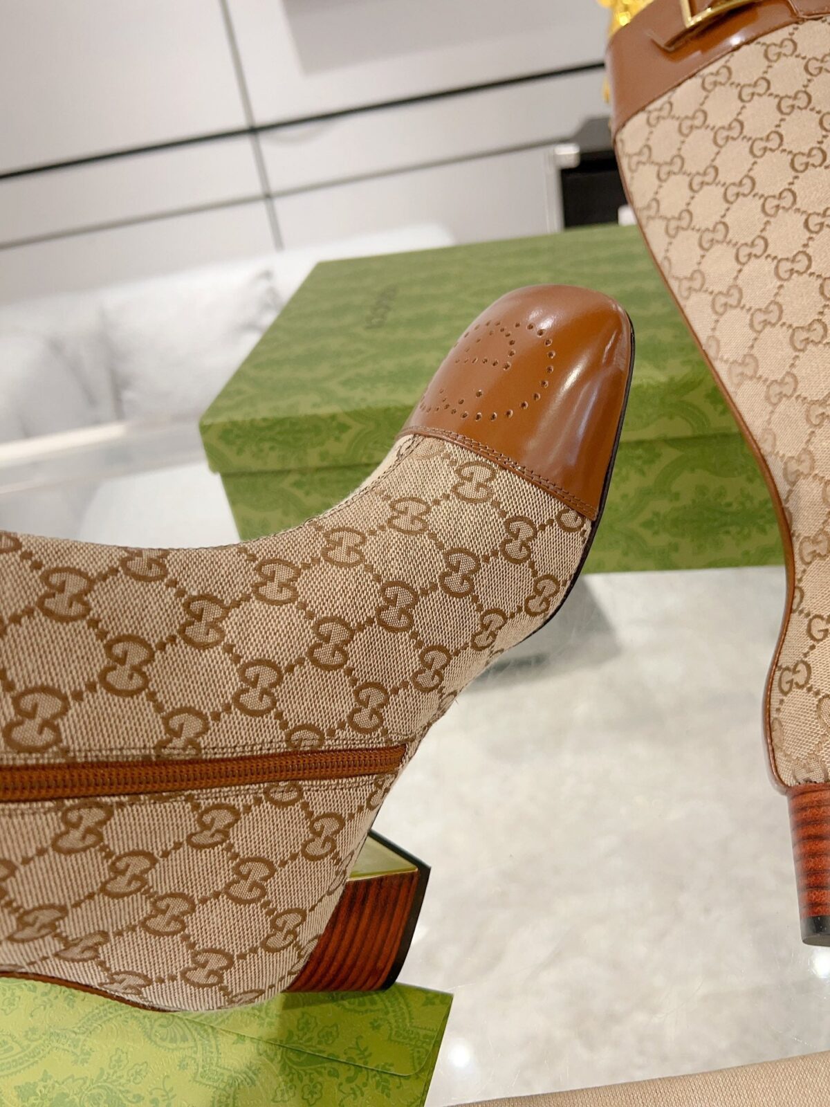 GG KNEE BOOTS IN BRONZE BROWN MONOGRAM CANVAS AND GLOSSY SHEEPSKIN - 图片 4