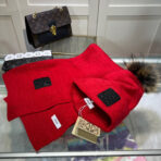 CLASSIC HAT & SCARF SET IN CHERRY RED CASHMERE 379251 - 图片 4