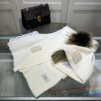 CLASSIC HAT & SCARF SET IN WHITE CASHMERE 379251 - 图片 3