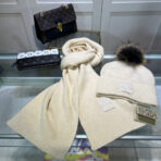 CLASSIC HAT & SCARF SET IN WHITE CASHMERE 379251 - 图片 4