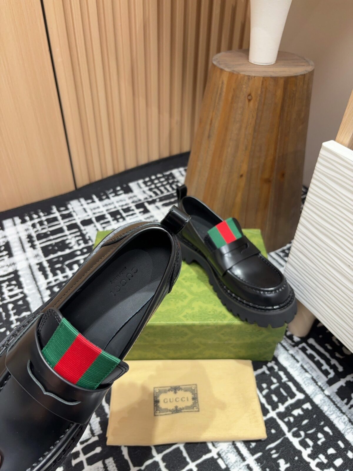 GG LOAFER WITH WEB IN BLACK CALFSKIN - 图片 2