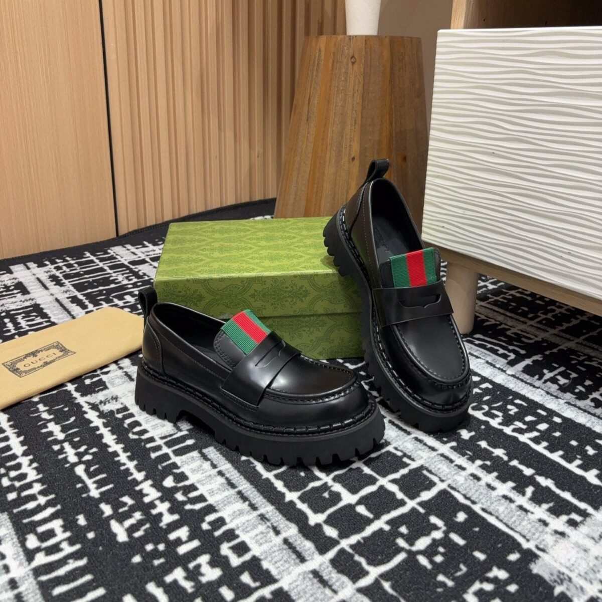 GG LOAFER WITH WEB IN BLACK CALFSKIN - 图片 1