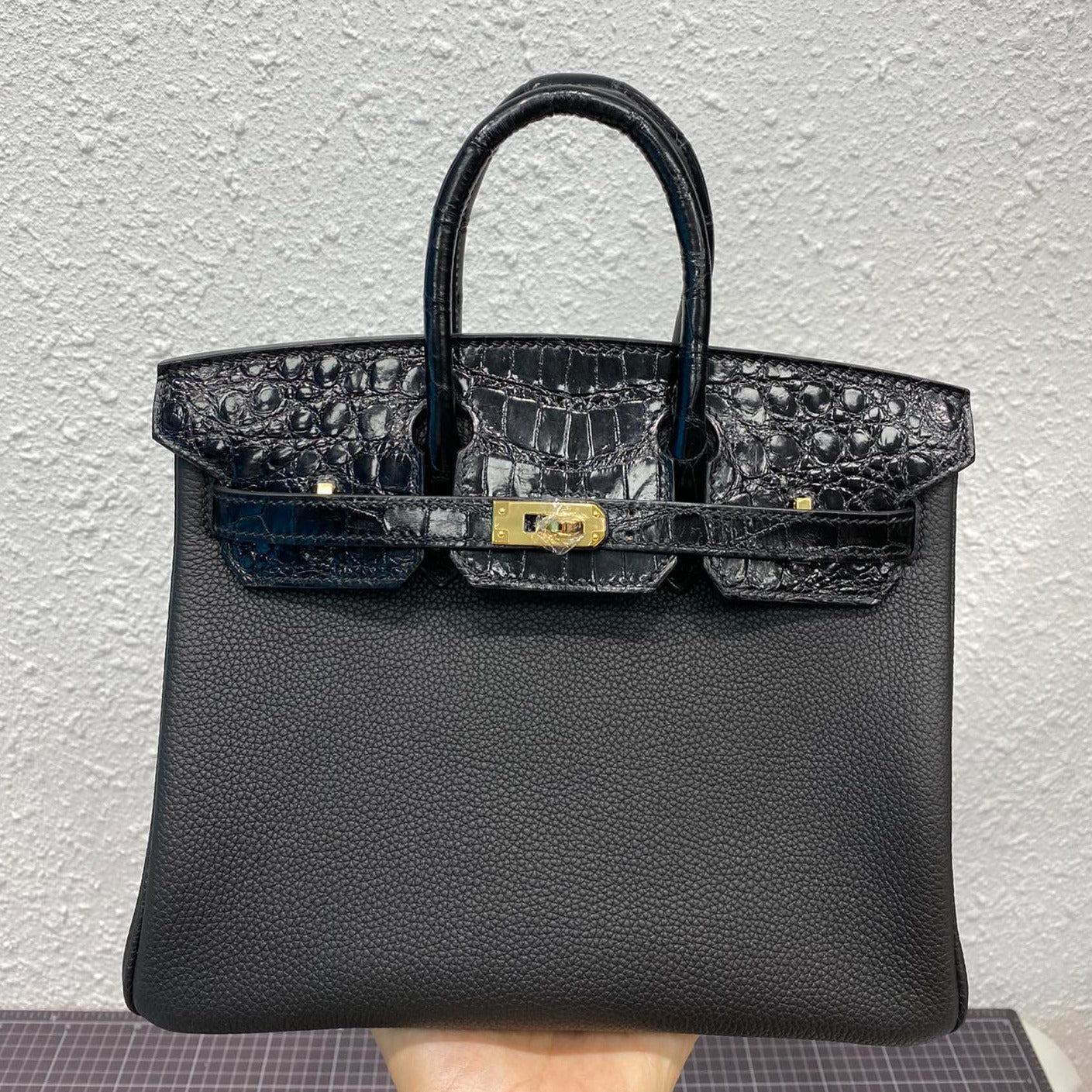 Image_20231024150408_36d9e7a6-0987-4ccb-aafb-404daf84feb7.jpg HM BIRKIN 25CM BLACK CROCODILE AND TOGO LEATHER GOLD HARDWARE - 图片 1
