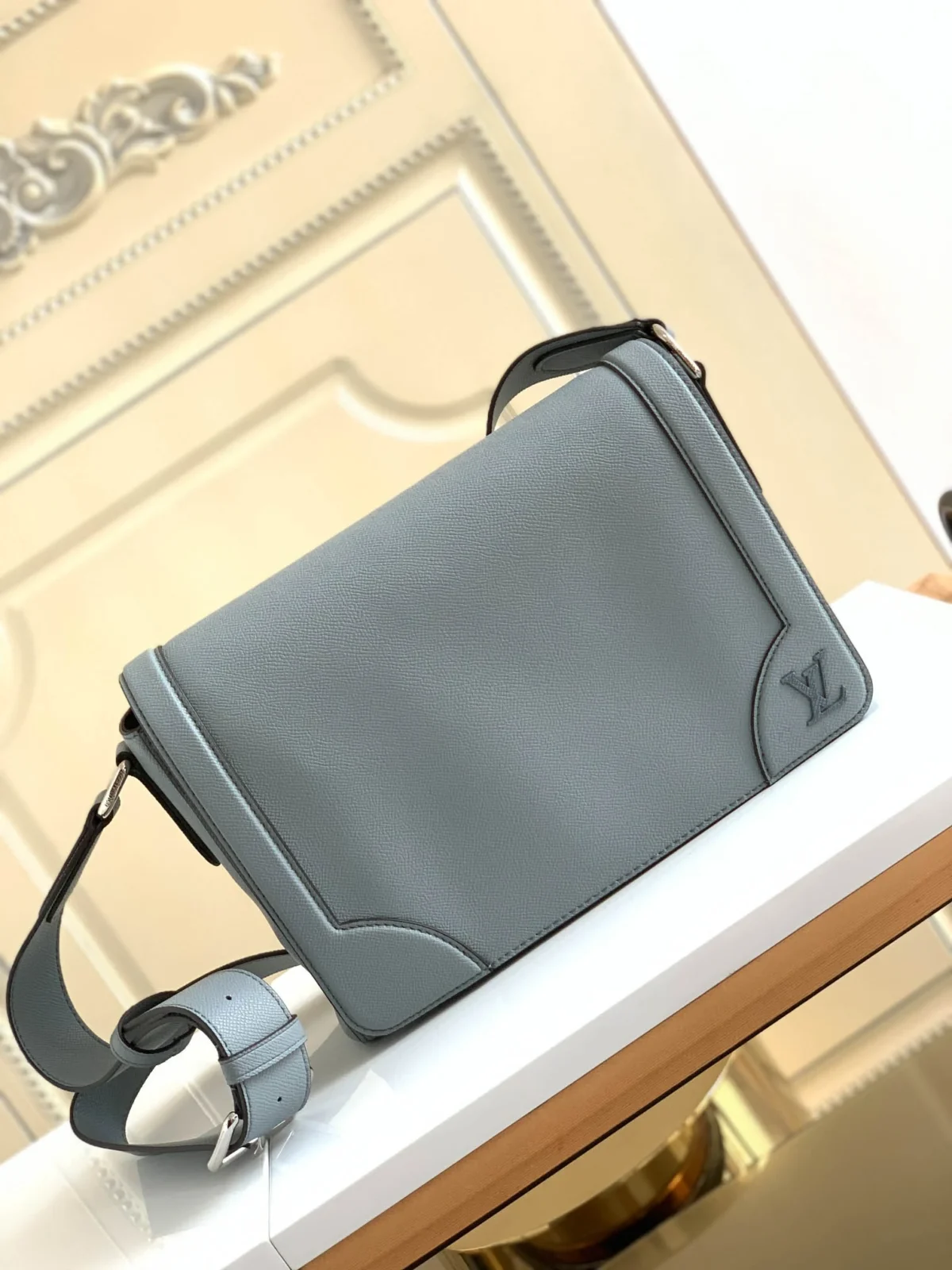 Louis Vuitton Size: 28.3 x 18.3 x 4.3 cm - 图片 1