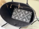 Louis Vuitton Spring Collection Size: 31 x 28 x 14 cm - 图片 2
