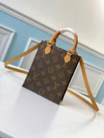 Louis Vuitton Size: 14.0 x 17.0 x 5.0 cm