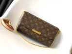 Louis Vuitton Size: 28.0 x 15.0 x 4.0 cm