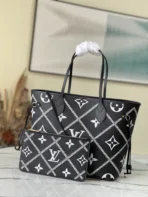 Louis Vuitton Spring Collection Size: 31 x 28 x 14 cm