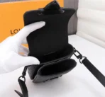 Louis Vuitton Model: 69405 Size: 15x17x8 cm - 图片 3