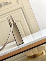 Louis Vuitton Size: 14.0 x 17.0 x 5.0 cm - 图片 17