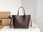 Louis Vuitton Size: 32*29*17cm