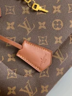 Louis Vuitton Size: 34.0 x 24.0 x 13.0 cm - 图片 4