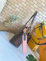 Louis Vuitton Size: 28X28X14cm Pocket 43cm - 图片 9