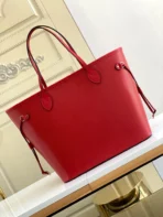 Louis Vuitton Size: 32x29x17cm