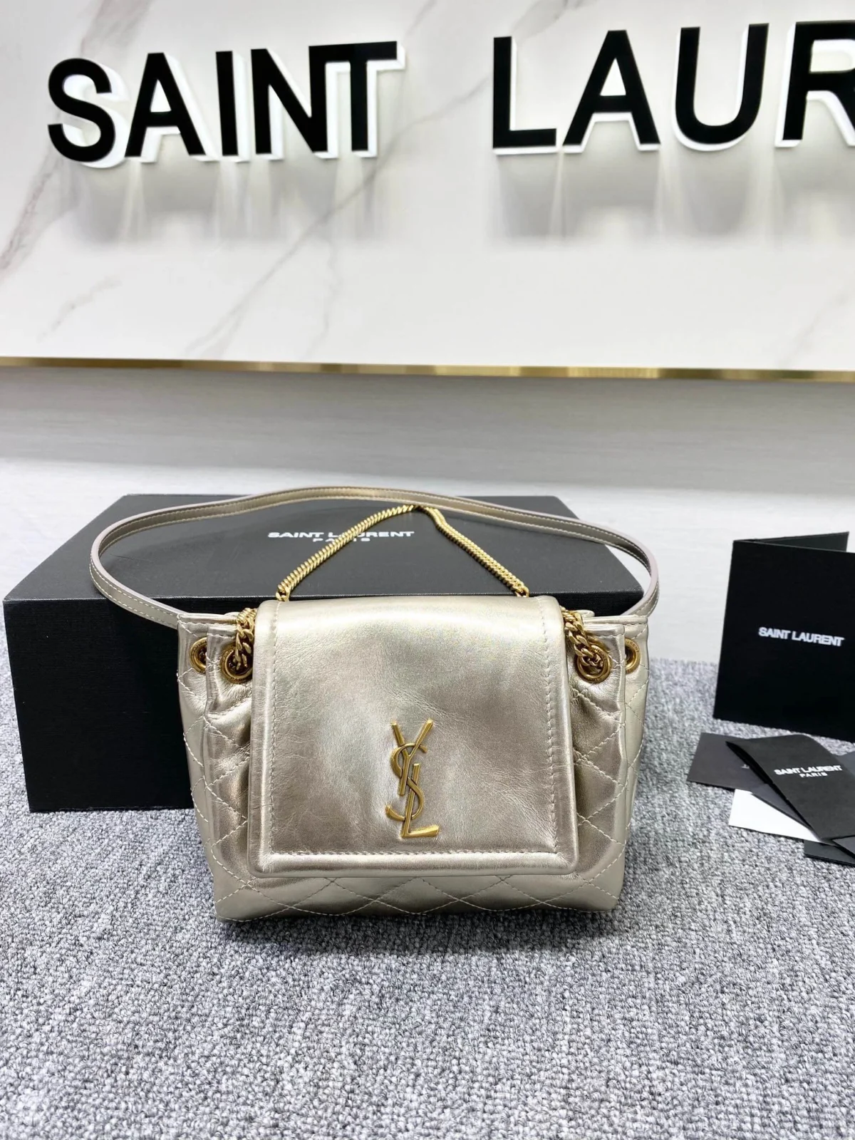 Lambskin Size：18x13x6cm Code：672838 - 图片 1