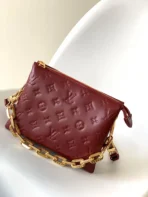 Louis Vuitton Size: 20 x 16 x 12 cm