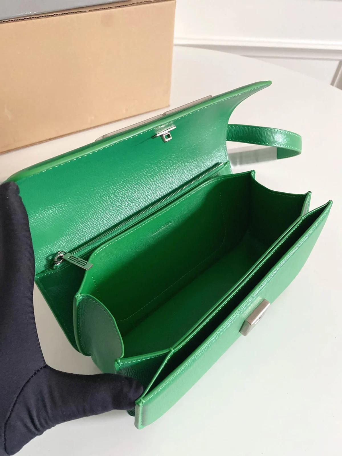Crossbody Size: 23.5×12.4×10.4cm - 图片 3