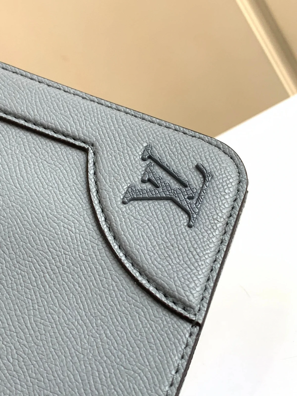 Louis Vuitton Size: 28.3 x 18.3 x 4.3 cm - 图片 7