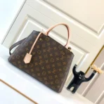 LV Model: M41056 Size 33*23*15cm