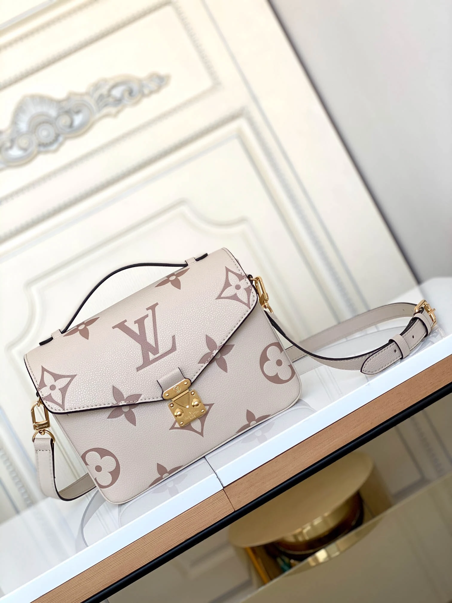 ifae72a42058b57c96ef9b284f0d2fbdb.webp Louis Vuitton size: 25x19x7cm - 图片 1