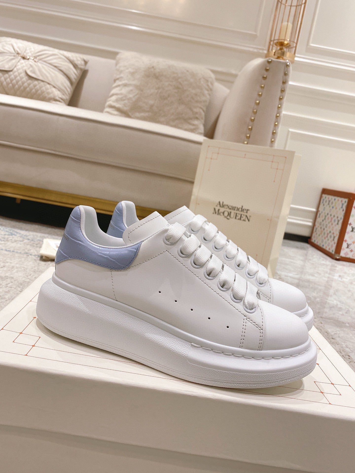 image_20febdcf-1f8a-4578-8578-9b79440ff77d.jpg Sneakers & Shoes - 图片 1