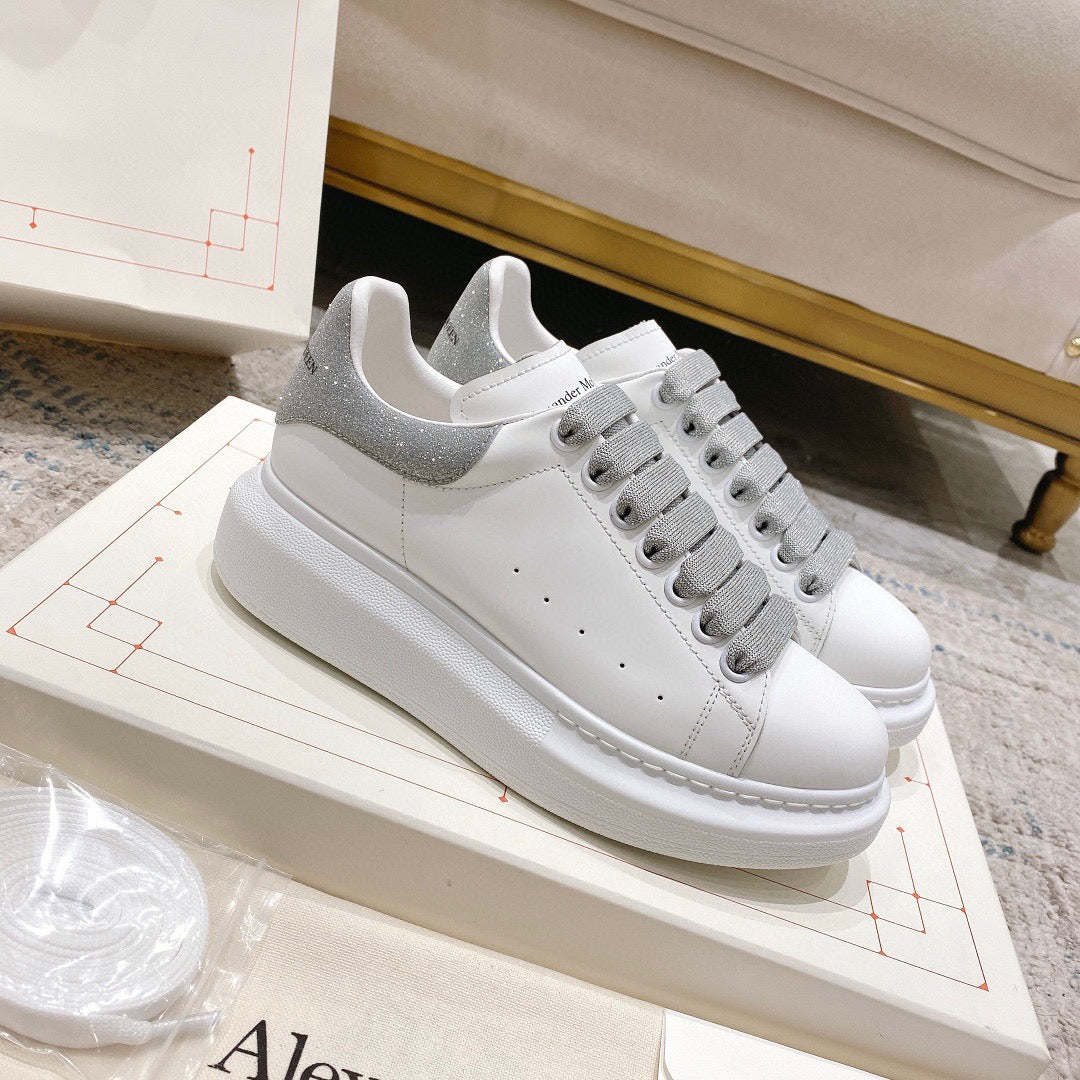 image_76f02fca-f5a1-4a56-b631-51ecf071738f.jpg Sneakers & Shoes - 图片 1