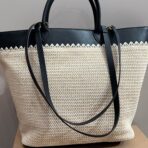 CROCHET TOTE BAG 32 IN BEIGE WOVEN RAFFIA WITH BLACK CALFSKIN STRAP - 图片 8