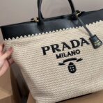 CROCHET TOTE BAG 32 IN BEIGE WOVEN RAFFIA WITH BLACK CALFSKIN STRAP - 图片 3