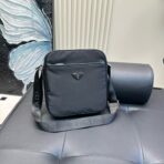 CINI CROSSBODY BAG 27 IN BLACK RE-NYLON WITH STRAP - 图片 4