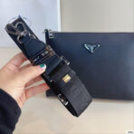 CLUTCH 29 IN NAVY BLUE GRAINED CALFSKIN TRIANGLE LOGO - 图片 2