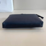 CLUTCH 29 IN NAVY BLUE GRAINED CALFSKIN TRIANGLE LOGO - 图片 3