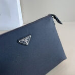 CLUTCH 29 IN NAVY BLUE GRAINED CALFSKIN TRIANGLE LOGO - 图片 5
